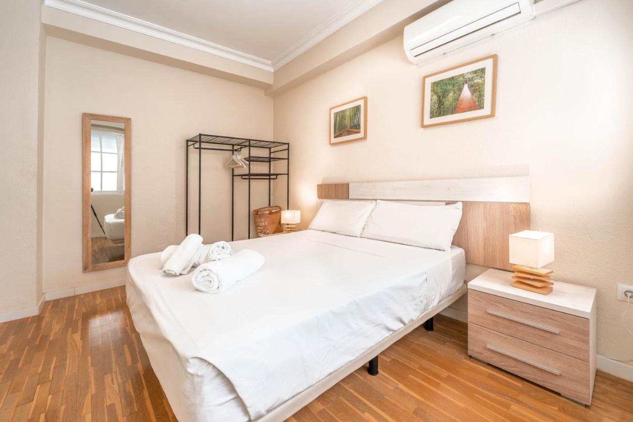 Gran Apartamento De 3 Habitaciones Junto A La Catedral Málaga Dış mekan fotoğraf