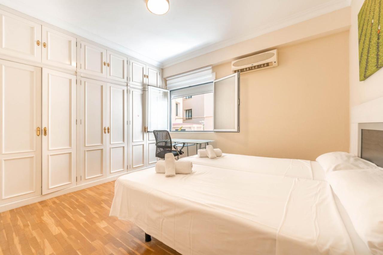 Gran Apartamento De 3 Habitaciones Junto A La Catedral Málaga Dış mekan fotoğraf