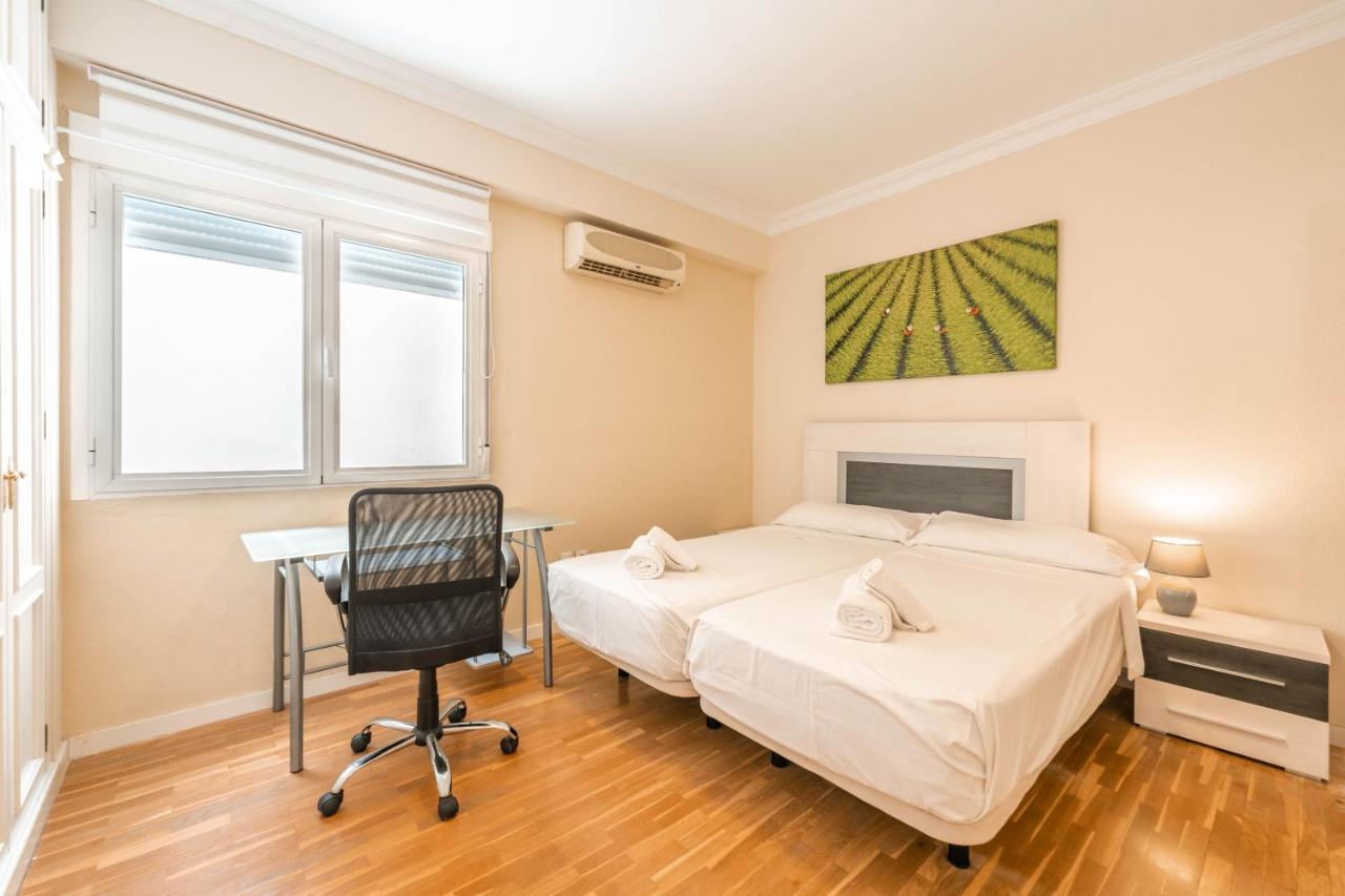 Gran Apartamento De 3 Habitaciones Junto A La Catedral Málaga Dış mekan fotoğraf
